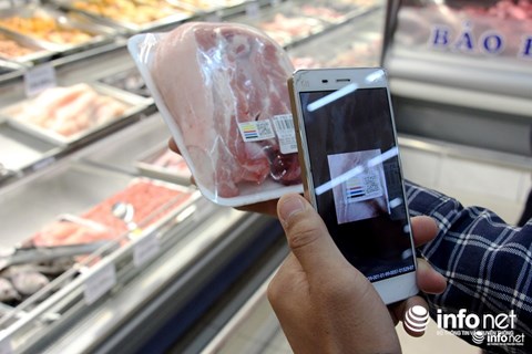gia thit heo giam nguoi mua run tay sau vu heo bi chich thuoc an than
