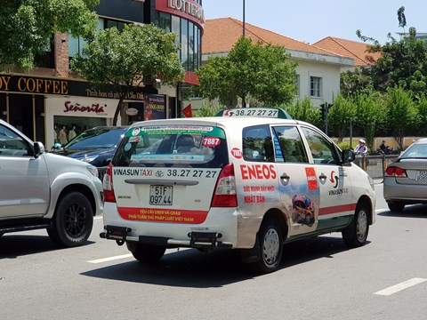 lanh dao taxi vinasun lai xe tu phat dan khau hieu phan doi uber grab